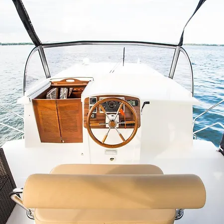 Botel Jacht Motorowy Nautiner 40.2 *